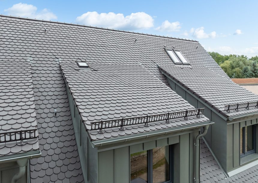 Biber im Rundschnitt mit Schneefang auf stilvollem inspirierenden Referenzobjekt von Jacobi Dachziegel