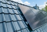 Hochwertige PV Installation mit Jacobi Zubehör Solarträger mit K2, Dachziegel J11v mit Hagelwiderstandsklasse 5 in edelschwarz