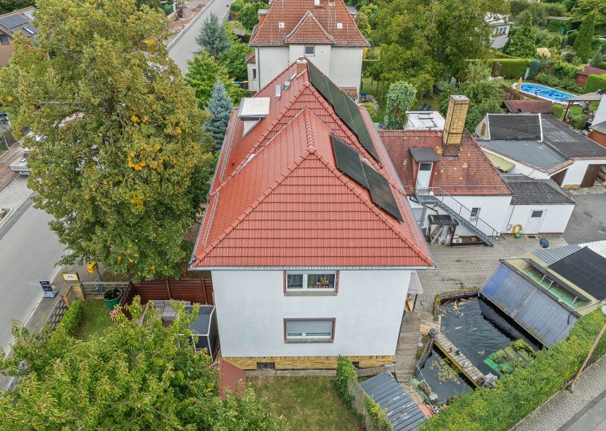 Saniertes Einfamilienhaus als Jacobi Refernez mit Doppelmulde Tradition in edelmarone