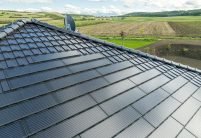 PV Lösung von Jacobi Dachziegel im aufregenden edelspacegrau hier mit Details von der PV-Fläche