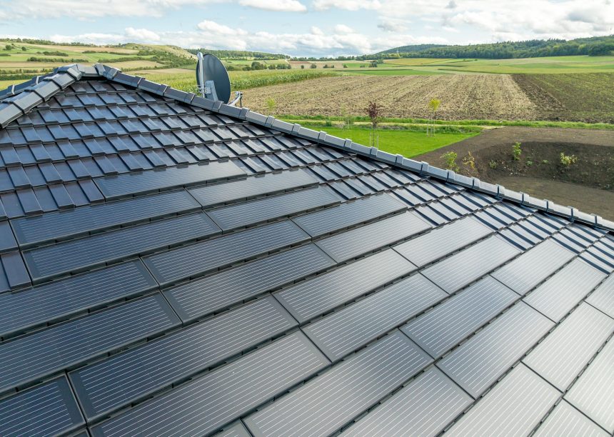 PV Lösung von Jacobi Dachziegel im aufregenden edelspacegrau hier mit Details von der PV-Fläche