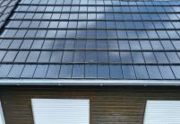 Reihenhaus mit Solarziegel Stylist- PV, die Photovoltaik-Lösung, die ohne zusätzliche Brandabstände eindeckbar ist. Harte Bedachung