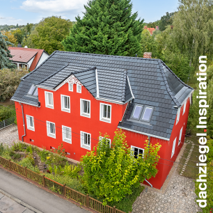 Stadtvilla mit unserem Solardachziegel Stylist-PV auf dem Dach