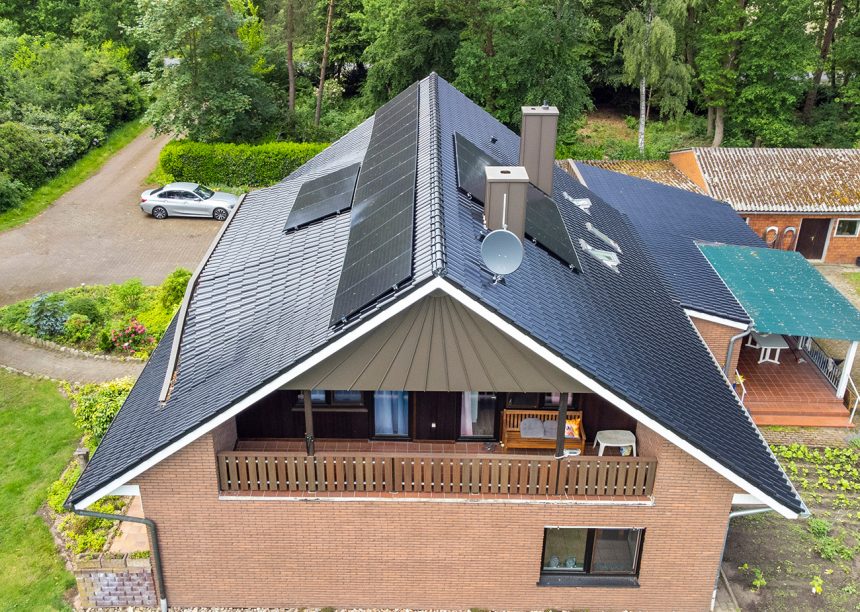 Klinkerhaus mit Dachziegel Z5 in edelschwarz auf Satteldach