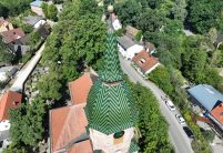 Kirche in Georgensgmünd mit Bibern aus der Bibermanufaktur in edelgrün und edelnero nur Dach