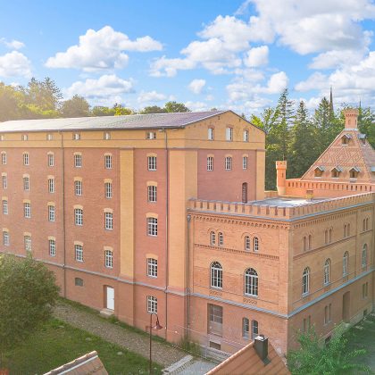 Der Niederländische Hof in Bad Muskau erwacht zu neuem Leben. Rautenspitz-Biber in rotbraun und Beige-ockerfarben aus der Langenzenner Bibermanufaktur