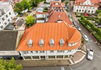 Stadtvilla mit Z5 naturrot hell mit Turmbiber auf Gaube